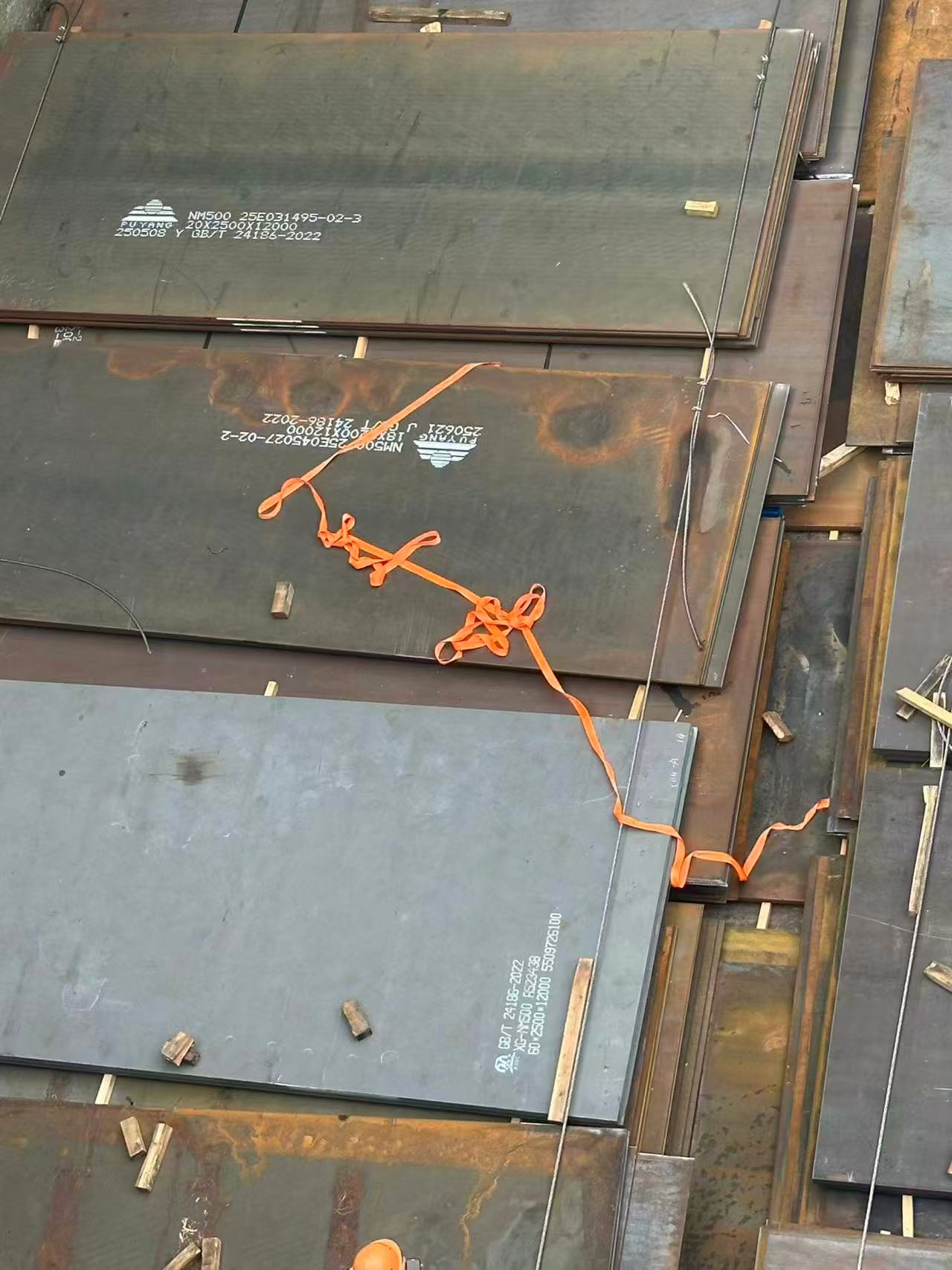 Wear-resistant steel plates in yard